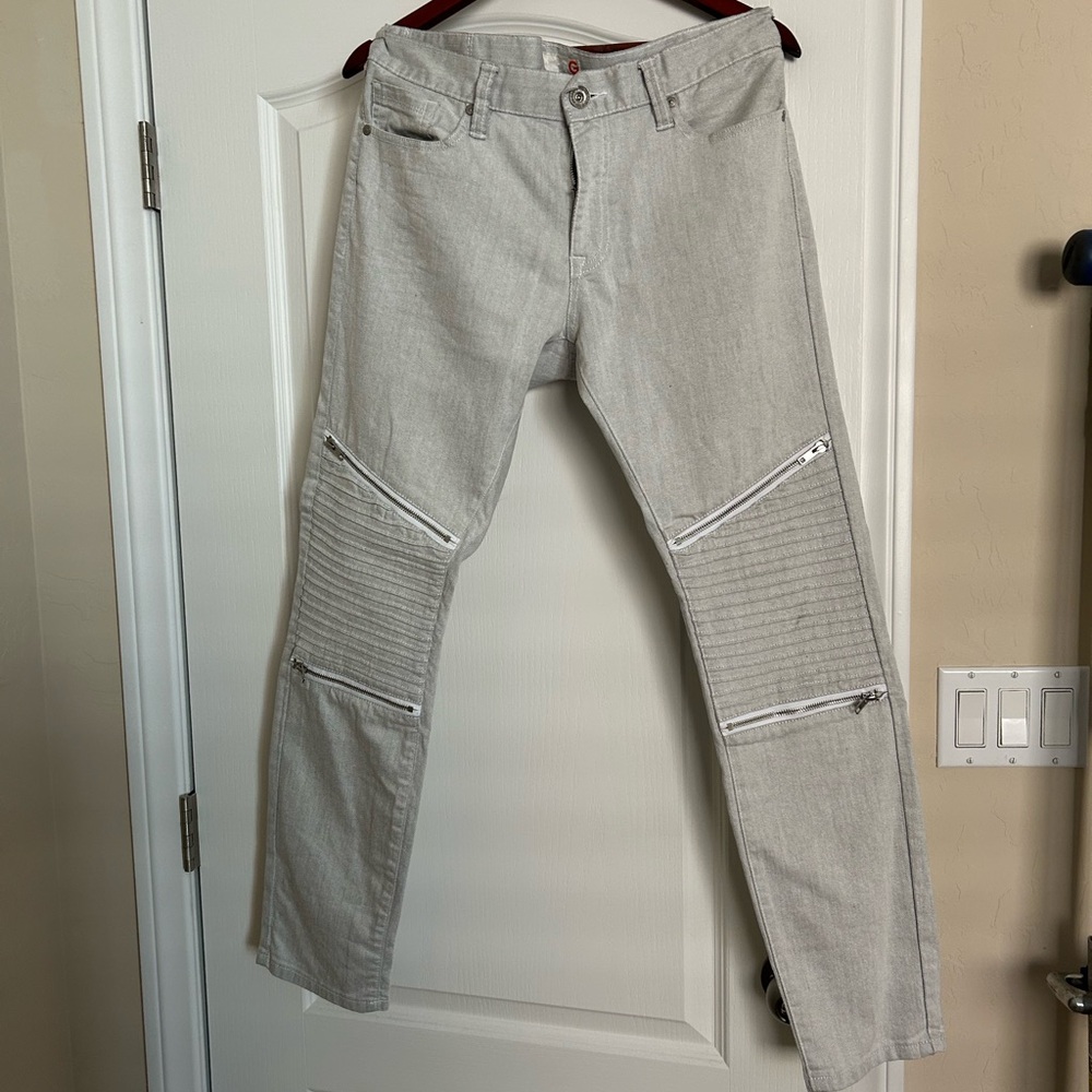 Stylish Gray Moto Jeans with Zipper Accents